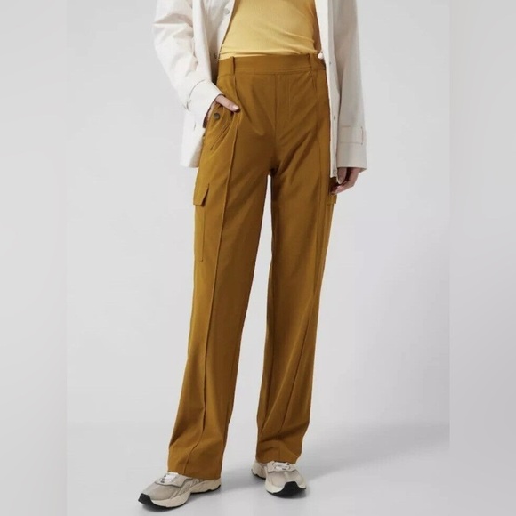 NWOT Athleta Vienna Cargo Pant Brass Yellow Active Outdoor Casual Women’s 4